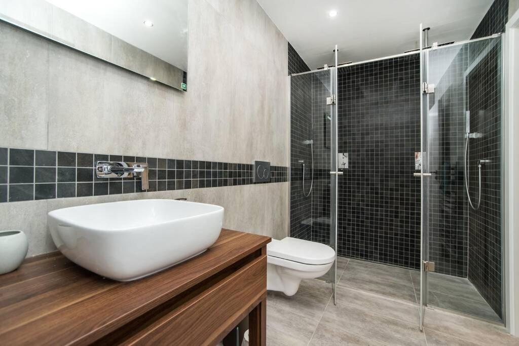 Old Town 1 Bedroom Oasis With Ac And Double Shower Praga Exterior foto