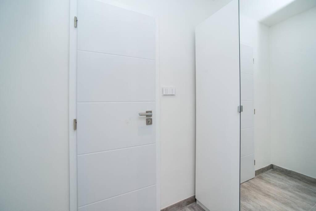 Old Town 1 Bedroom Oasis With Ac And Double Shower Praga Exterior foto